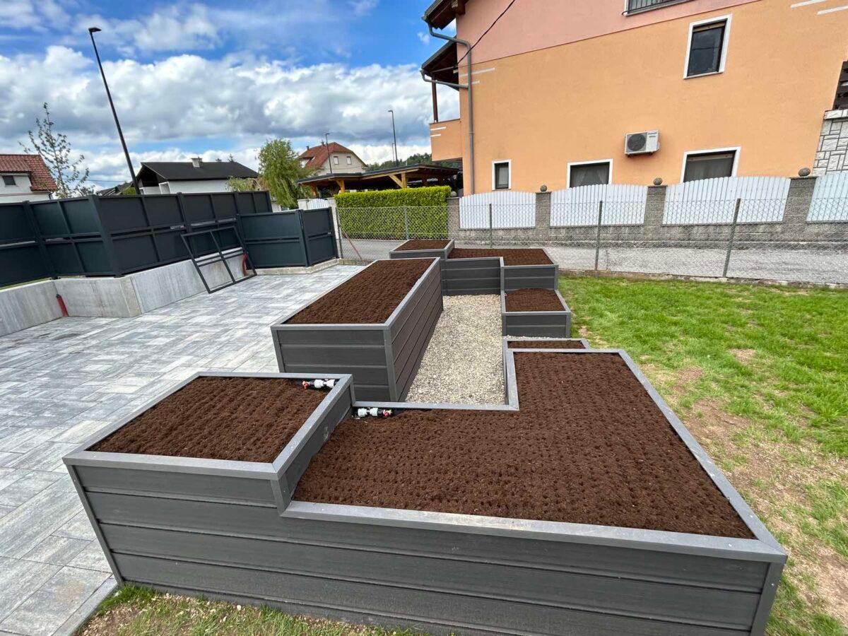 Teravita visoka greda v vrtu – antracit